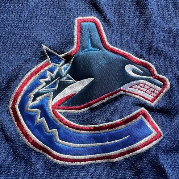 VTG Vancouver Canucks NHL Mighty Mac Hockey Jersey Youth Size: XL (18) - Picture 5 of 6